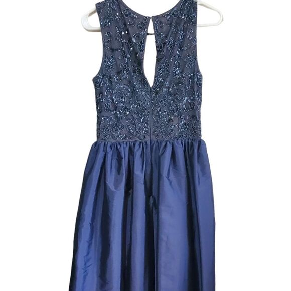 Aiden Mattox beautiful prom gown size 4 med - Picture 3 of 7